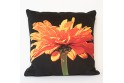 Coussin 40x40 cm collection fleurs - Zinnia orange fond noir